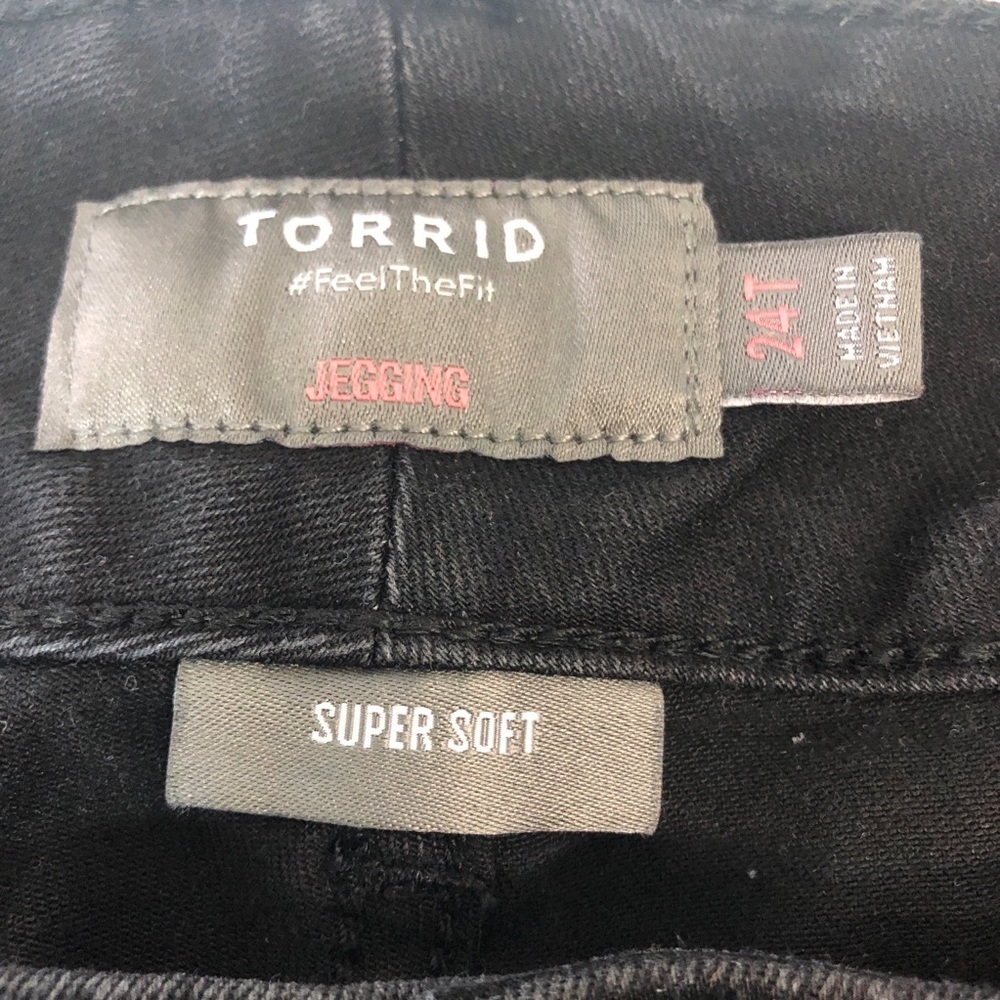 Torrid Feel The Fit Super Soft Black Jeggings 24T - Picture 4 of 11